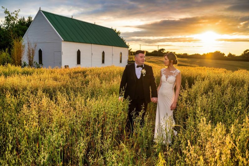 Little White Chapel Couple
