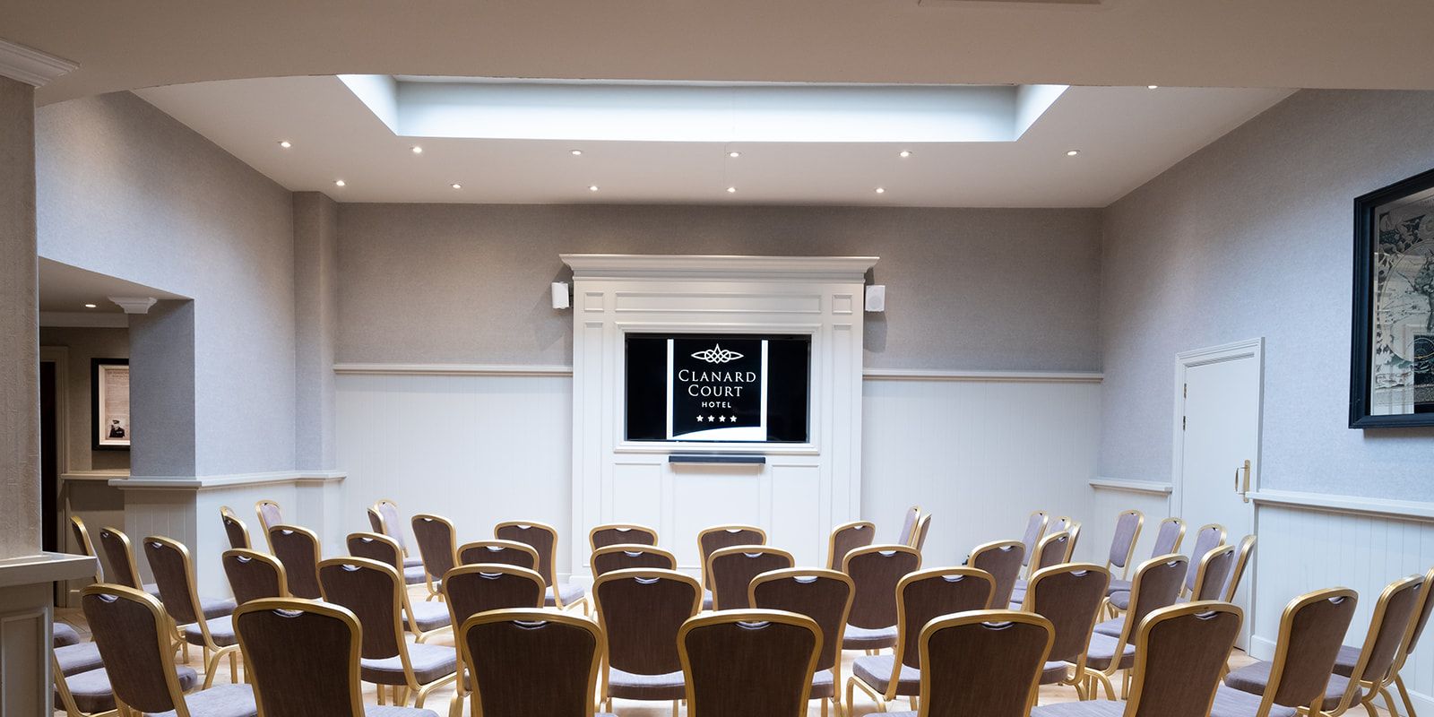  Shackleton Suite - theatre