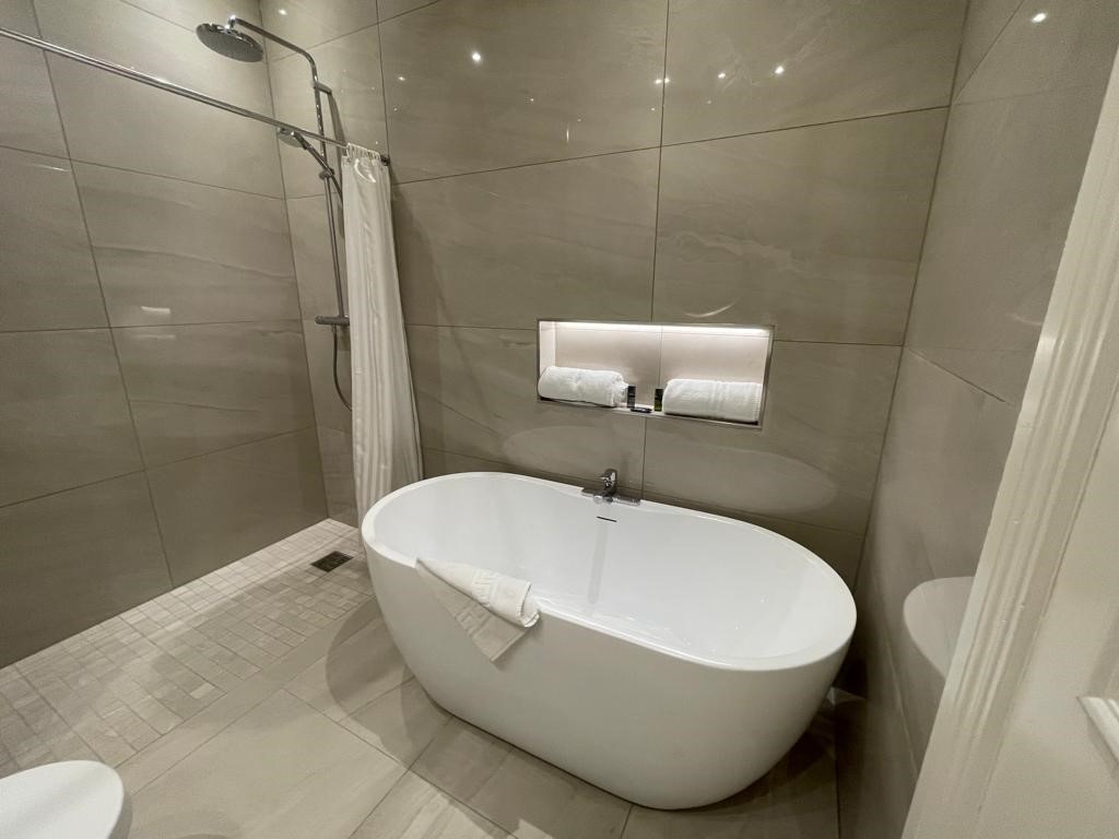 ard ri suite bathroom