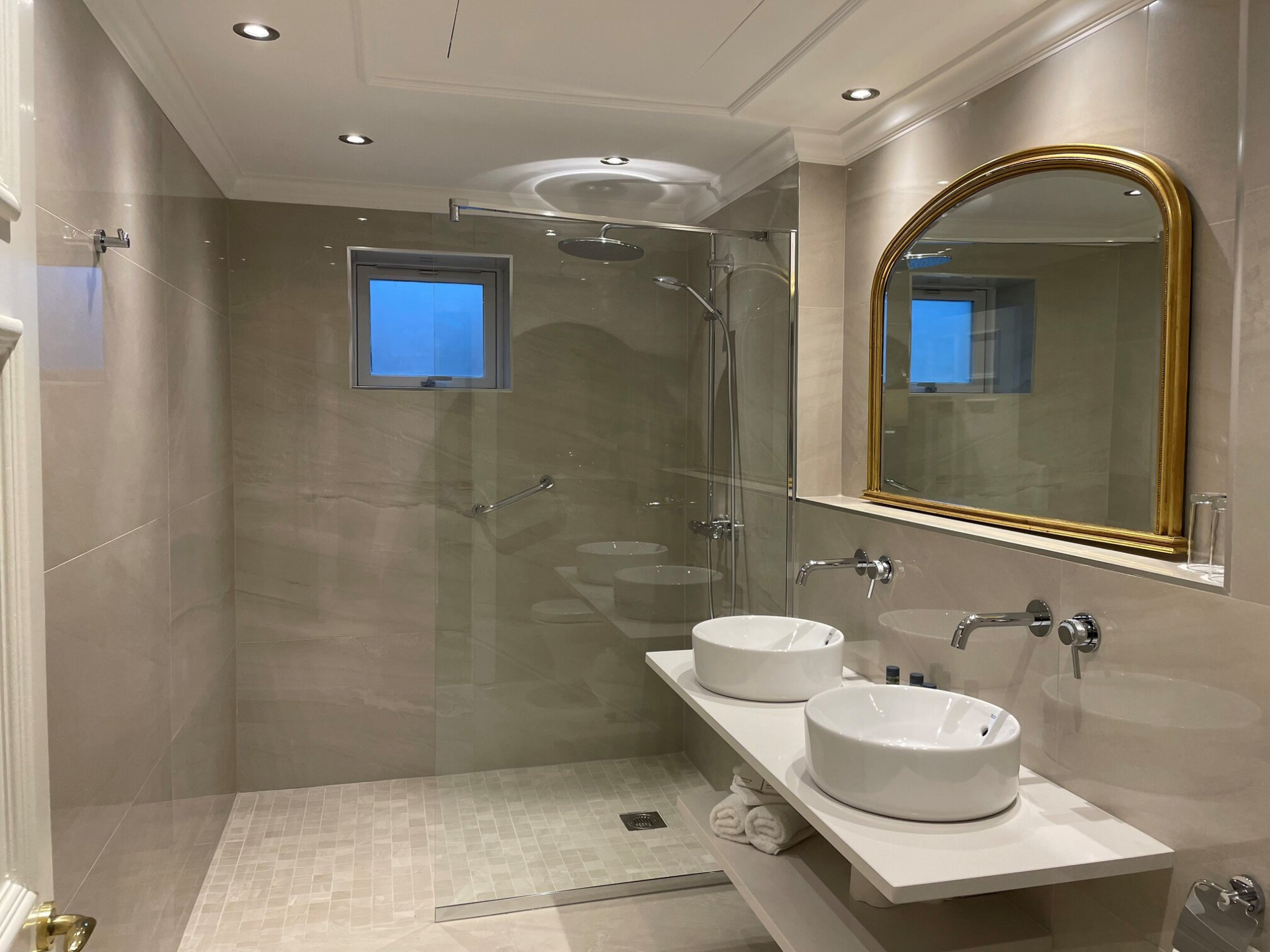 rsz clanard junior suite bathroom