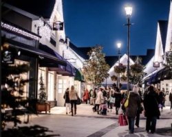 Treat yourself to a Festive Shopping GetAway this December from €195 DBB (+ Spa credit)  at nearby Kildare Village!