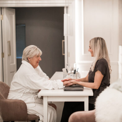 Revive Nail Bar Senior with Therapist e1781874738445